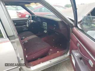 1986 Chevrolet Caprice z VIN 1G1BN35Y3GX198075, wystawiony jako IAAI lot #42616295 z przebiegiem 95 011 mil mil oraz . Historia ofert i sprzedaży dostępna na DreamBid. Obrazek 5.