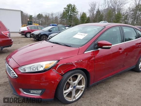 ✅ 2015 Ford Focus Titanium • VIN: 1FADP3N27FL297502 • Lot: 43729239. Wystawiony na IAAI z przebiegiem 102 008 mil. Bezpłatny archiwum sprzedaży aukcyjnych z USA i szczegółowy raport historii pojazdu na DreamBid. Zdjęcie 6.