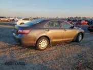 ✅ 2007 Toyota Camry LE • VIN: 4T1BE46K07U721105 • Lot: 95002155. Wystawiony na Copart z przebiegiem 277 854 mil. Bezpłatny archiwum sprzedaży aukcyjnych z USA i szczegółowy raport historii pojazdu na DreamBid. Zdjęcie 3.