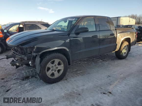 2010 Dodge Dakota SXT z VIN 1D7CW3GP0AS264489, wystawiony jako Copart lot #42120095 z przebiegiem 107 836 mil mil oraz Czysty tytuł • Clean title. Historia ofert i sprzedaży dostępna na DreamBid. Obrazek 1.