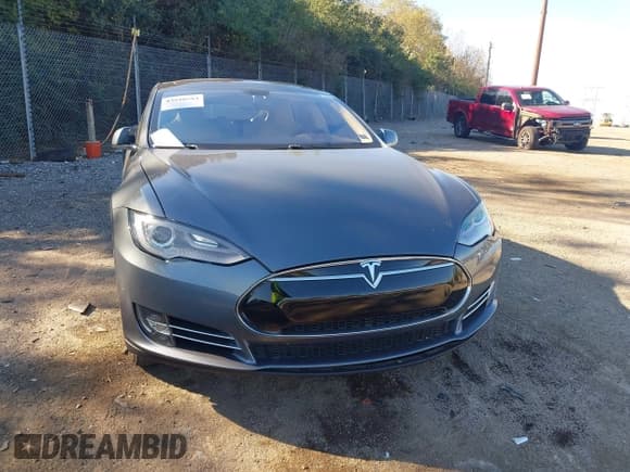 ✅ 2013 Tesla Model S • VIN: 5YJSA1AG4DFP07505 • Lot: 43540584. Listed on IAAI with 67,510 mi. Free auction sales archive from the USA and detailed vehicle history report at DreamBid. Image 6.