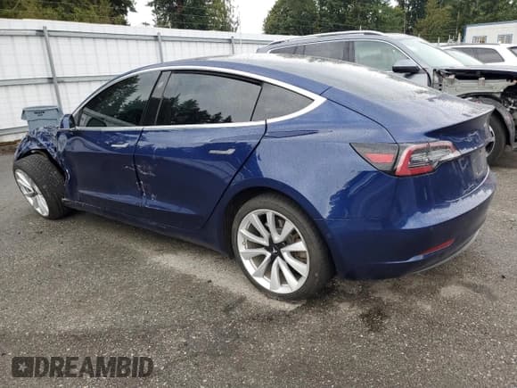 ✅ 2018 Tesla Model 3 Long Range Battery • VIN: 5YJ3E1EB1JF091894 • Lot: 86186185. Wystawiony na Copart z przebiegiem 95 681 mil. Bezpłatny archiwum sprzedaży aukcyjnych z USA i szczegółowy raport historii pojazdu na DreamBid. Zdjęcie 2.