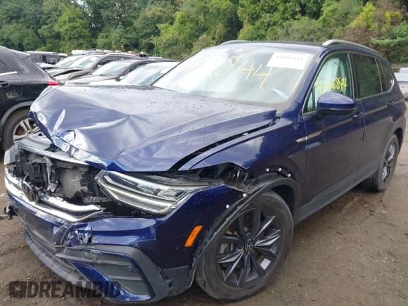 ✅ 2022 Volkswagen Tiguan SE • VIN: 3VV2B7AX3NM043163 • Lot: 43106844. Wystawiony na IAAI z przebiegiem 38 953 mil. Bezpłatny archiwum sprzedaży aukcyjnych z USA i szczegółowy raport historii pojazdu na DreamBid. Zdjęcie 2.