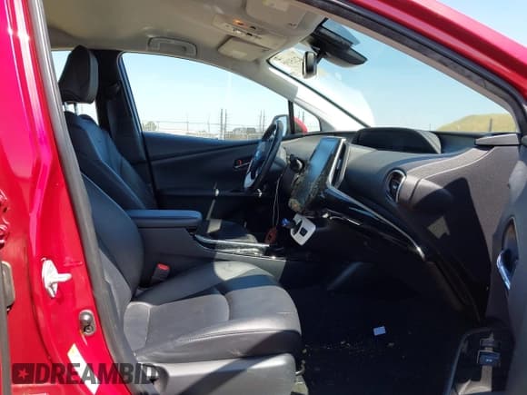 ✅ 2017 Toyota Prius Plus • VIN: JTDKARFP4H3053129 • Lot: 42151955. Wystawiony na IAAI z przebiegiem 98 771 mil. Bezpłatny archiwum sprzedaży aukcyjnych z USA i szczegółowy raport historii pojazdu na DreamBid. Zdjęcie 5.