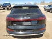 ✅ 2019 Audi e-tron Premium Plus • VIN: WA1LABGE6KB014901 • Лот: 50910225. Опубликован ранее на Copart с пробегом 46 322 миль. Бесплатный доступ к архиву аукционных продаж из США и подробный отчёт об истории автомобиля на DreamBid. Изображение 6.
