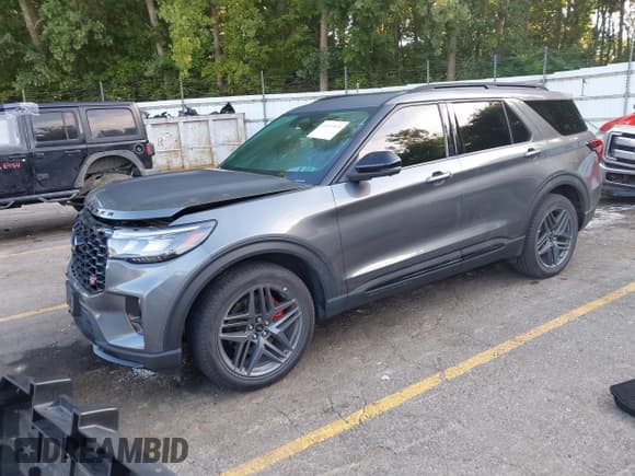 ✅ 2025 Ford Explorer ST • VIN: 1FMWK8GCXSGA64927 • Lot: 43039939. Listed on IAAI with 15,683 mi. Free auction sales archive from the USA and detailed vehicle history report at DreamBid. Image 2.