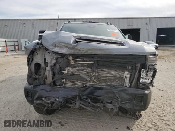 ✅ 2024 Chevrolet Silverado 2500HD Custom • VIN: 2GC4YMEY2R1251796 • Lot: 90911515. Wystawiony na Copart z przebiegiem 35 634 mil. Bezpłatny archiwum sprzedaży aukcyjnych z USA i szczegółowy raport historii pojazdu na DreamBid. Zdjęcie 5.