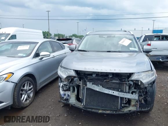 ✅ 2018 Mitsubishi Outlander SEL • VIN: JA4J24A58JZ058655 • Lot: 42569775. Listed on IAAI with 111,370 mi. Free auction sales archive from the USA and detailed vehicle history report at DreamBid. Image 12.