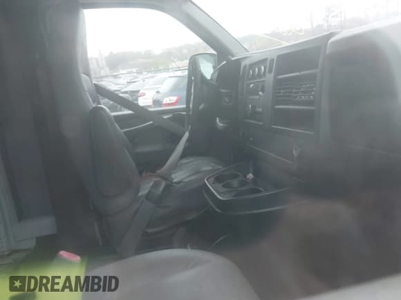 ✅ 2011 GMC Savana • VIN: 1GTZ7TFG6B1184611 • Lot: 42026298. Listed on IAAI with Not provided. Free auction sales archive from the USA and detailed vehicle history report at DreamBid. Image 5.