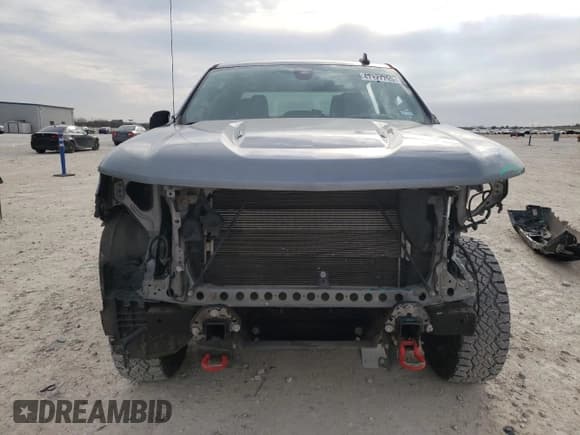 ✅ 2021 Chevrolet Silverado 1500 Custom Trail Boss • VIN: 3GCPYCELXMG285450 • Lot: 47127795. Wystawiony na Copart z przebiegiem 79 628 mil. Bezpłatny archiwum sprzedaży aukcyjnych z USA i szczegółowy raport historii pojazdu na DreamBid. Zdjęcie 5.