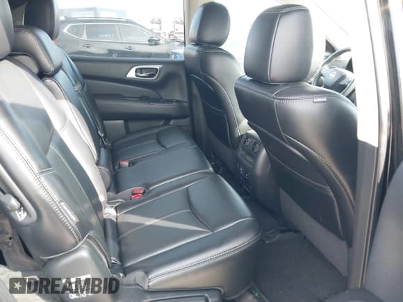 ✅ 2018 Nissan Pathfinder SL • VIN: 5N1DR2MN9JC625839 • Lot: 43139899. Wystawiony na IAAI z przebiegiem 78 539 mil. Bezpłatny archiwum sprzedaży aukcyjnych z USA i szczegółowy raport historii pojazdu na DreamBid. Zdjęcie 8.