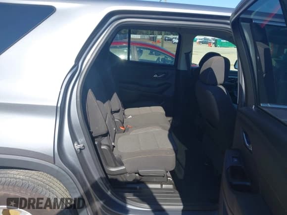 ✅ 2020 Chevrolet Traverse LS • VIN: 1GNERFKW7LJ125986 • Lot: 43445640. Wystawiony na IAAI z przebiegiem 93 583 mil. Bezpłatny archiwum sprzedaży aukcyjnych z USA i szczegółowy raport historii pojazdu na DreamBid. Zdjęcie 8.