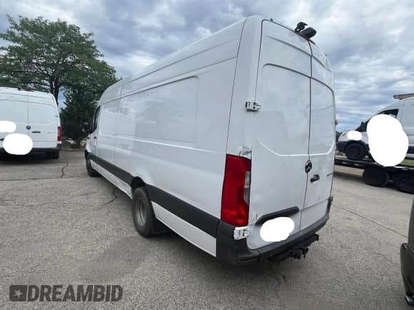 ✅ 2020 Mercedes-Benz Sprinter • VIN: W1W8ED3Y0LT020270 • Lot: 61174904. Listed on Copart with 196,549 mi. Free auction sales archive from the USA and detailed vehicle history report at DreamBid. Image 3.