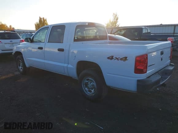 ✅ 2006 Dodge Dakota ST • VIN: 1D7HW28N46S510786 • Lot: 43624703. Wystawiony na IAAI z przebiegiem 117 617 mil. Bezpłatny archiwum sprzedaży aukcyjnych z USA i szczegółowy raport historii pojazdu na DreamBid. Zdjęcie 3.
