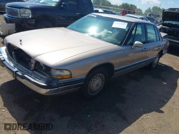 ✅ 1991 Buick Park Avenue • VIN: 1G4CW53L2M1700466 • Lot: 42673015. Wystawiony na IAAI z przebiegiem 107 588 mil. Bezpłatny archiwum sprzedaży aukcyjnych z USA i szczegółowy raport historii pojazdu na DreamBid. Zdjęcie 17.