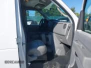 ✅ 2012 Ford Econoline Cargo Recreational • VIN: 1FTNE2EL5CDB17589 • Lot: 42957248. Wystawiony na IAAI z przebiegiem 88 985 mil. Bezpłatny archiwum sprzedaży aukcyjnych z USA i szczegółowy raport historii pojazdu na DreamBid. Zdjęcie 5.