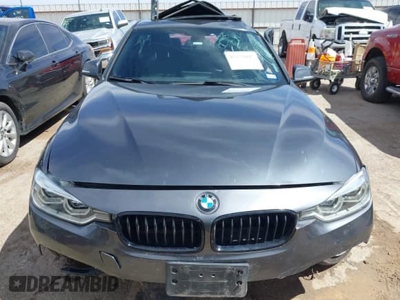 ✅ 2018 BMW 3 Series 330i • VIN: WBA8B9C54JEE81206 • Lot: 42251897. Listed on IAAI with Not provided. Free auction sales archive from the USA and detailed vehicle history report at DreamBid. Image 11.