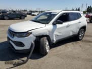 ✅ 2025 Jeep Compass Latitude • VIN: 3C4NJDBN8ST608972 • Lot: 69315845. Wystawiony na Copart z przebiegiem 1 423 mil. Bezpłatny archiwum sprzedaży aukcyjnych z USA i szczegółowy raport historii pojazdu na DreamBid. Zdjęcie 1.