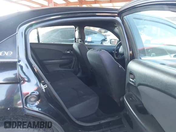 ✅ 2013 Chrysler 200 LX • VIN: 1C3CCBAB5DN670107 • Лот: 43774672. Опубликован ранее на IAAI с пробегом 180 261 миль. Бесплатный доступ к архиву аукционных продаж из США и подробный отчёт об истории автомобиля на DreamBid. Изображение 8.