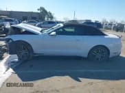 ✅ 2017 Ford Mustang EcoBoost Premium • VIN: 1FATP8UH8H5293237 • Lot: 41675924. Wystawiony na IAAI z przebiegiem 76 624 mil. Bezpłatny archiwum sprzedaży aukcyjnych z USA i szczegółowy raport historii pojazdu na DreamBid. Zdjęcie 15.