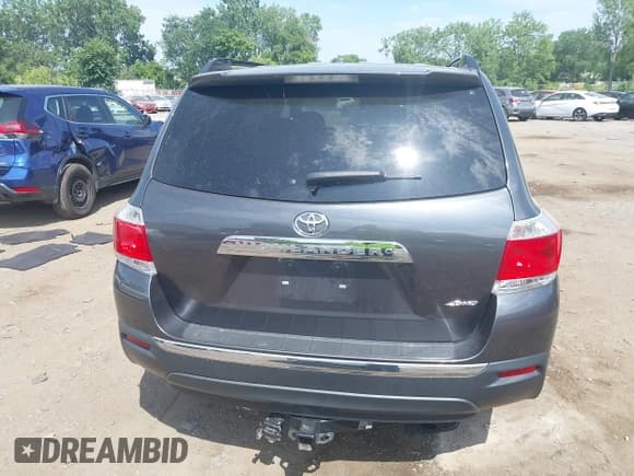 ✅ 2011 Toyota Highlander • VIN: 5TDBK3EH0BS050397 • Lot: 42585747. Listed on IAAI with 70,597 mi. Free auction sales archive from the USA and detailed vehicle history report at DreamBid. Image 16.