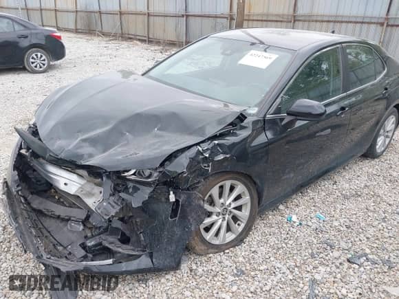 2021 Toyota Camry LE z VIN 4T1C11BK7MU036762, wystawiony jako IAAI lot #42247569 z przebiegiem Nie podano mil oraz . Historia ofert i sprzedaży dostępna na DreamBid. Obrazek 2.