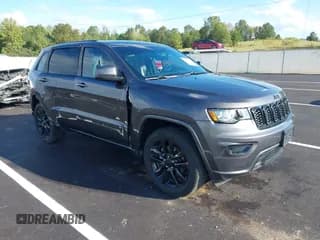 ✅ 2018 Jeep Grand Cherokee Laredo E • VIN: 1C4RJEAG8JC300432 • Лот: 43313007. Опубликован ранее на IAAI с пробегом 122 019 миль. Бесплатный доступ к архиву аукционных продаж из США и подробный отчёт об истории автомобиля на DreamBid. Изображение 1.