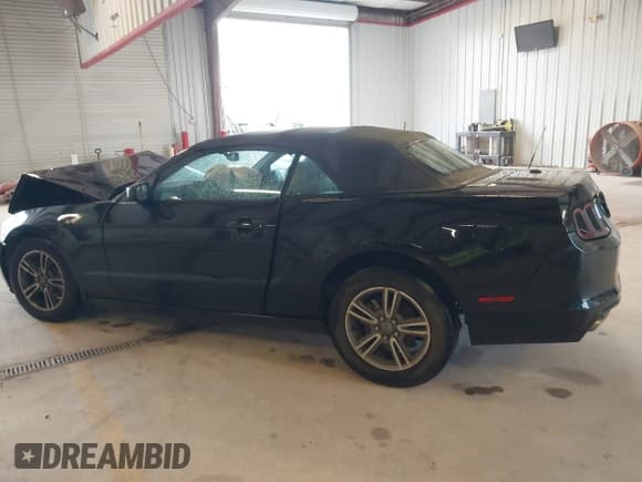 ✅ 2013 Ford Mustang V6 • VIN: 1ZVBP8EM6D5236821 • Lot: 43546803. Wystawiony na IAAI z przebiegiem 103 855 mil. Bezpłatny archiwum sprzedaży aukcyjnych z USA i szczegółowy raport historii pojazdu na DreamBid. Zdjęcie 15.
