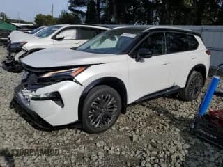 ✅ 2024 Nissan Rogue Platinum • VIN: JN8BT3DC5RW381980 • Lot: 81917275. Wystawiony na Copart z przebiegiem 13 079 mil. Bezpłatny archiwum sprzedaży aukcyjnych z USA i szczegółowy raport historii pojazdu na DreamBid. Zdjęcie 1.