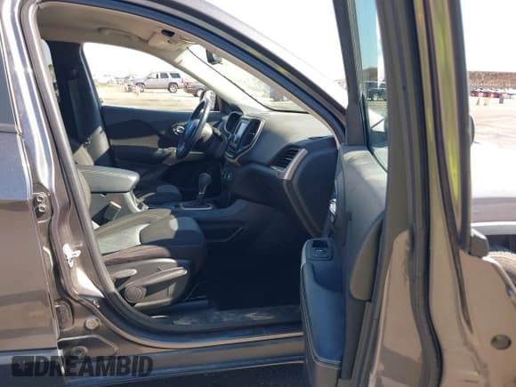 ✅ 2018 Jeep Cherokee Latitude Tech Connect • VIN: 1C4PJLCB1JD622594 • Лот: 42878187. Опубликован ранее на IAAI с пробегом 112 009 миль. Бесплатный доступ к архиву аукционных продаж из США и подробный отчёт об истории автомобиля на DreamBid. Изображение 5.