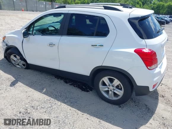 ✅ 2020 Chevrolet Trax LT • VIN: KL7CJPSB0LB057547 • Lot: 42302289. Wystawiony na IAAI z przebiegiem 46 590 mil. Bezpłatny archiwum sprzedaży aukcyjnych z USA i szczegółowy raport historii pojazdu na DreamBid. Zdjęcie 3.