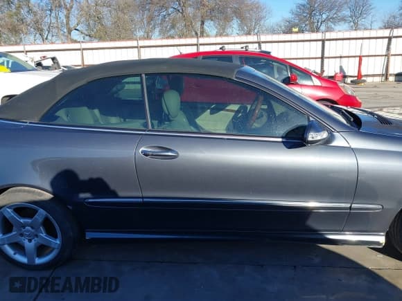 ✅ 2009 Mercedes-Benz CLK 350 • VIN: WDBTK56FX9T109978 • Lot: 41406826. Listed on IAAI with 59,043 mi. Free auction sales archive from the USA and detailed vehicle history report at DreamBid. Image 18.