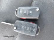 ✅ 2010 Volkswagen Eos • VIN: WVWAA7AH1AV011561 • Лот: 42676740. Опубликован ранее на IAAI с пробегом 118 958 миль. Бесплатный доступ к архиву аукционных продаж из США и подробный отчёт об истории автомобиля на DreamBid. Изображение 11.