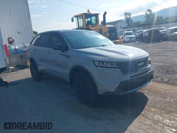 2022 Kia Sorento X-Line S z VIN 5XYRLDLC0NG097441, wystawiony jako IAAI lot #42556752 z przebiegiem 21 463 mil mil oraz . Historia ofert i sprzedaży dostępna na DreamBid. Obrazek 1.