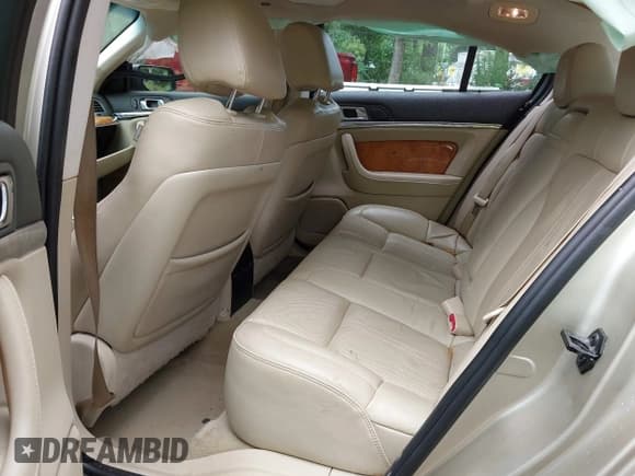 ✅ 2011 Lincoln MKS • VIN: 1LNHL9DR1BG610051 • Lot: 42925540. Wystawiony na IAAI z przebiegiem 233 673 mil. Bezpłatny archiwum sprzedaży aukcyjnych z USA i szczegółowy raport historii pojazdu na DreamBid. Zdjęcie 8.