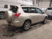 ✅ 2008 Toyota RAV4 Limited • VIN: JTMBK31V786029194 • Lot: 43833843. Wystawiony na IAAI z przebiegiem 233 086 mil. Bezpłatny archiwum sprzedaży aukcyjnych z USA i szczegółowy raport historii pojazdu na DreamBid. Zdjęcie 4.