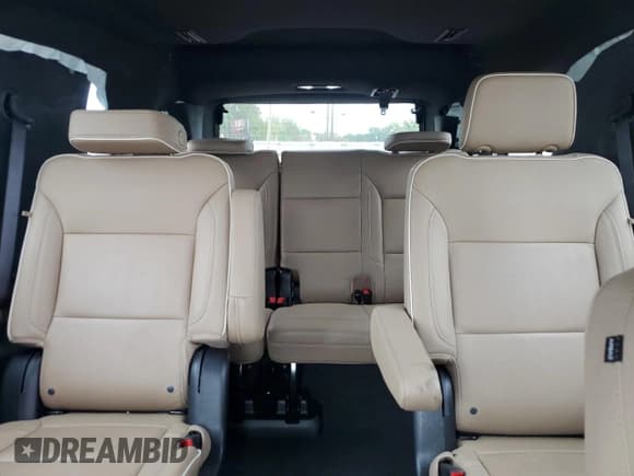 ✅ 2023 Chevrolet Tahoe Premier • VIN: 1GNSCSKD4PR483209 • Lot: 85922735. Wystawiony na Copart z przebiegiem 37 490 mil. Bezpłatny archiwum sprzedaży aukcyjnych z USA i szczegółowy raport historii pojazdu na DreamBid. Zdjęcie 10.