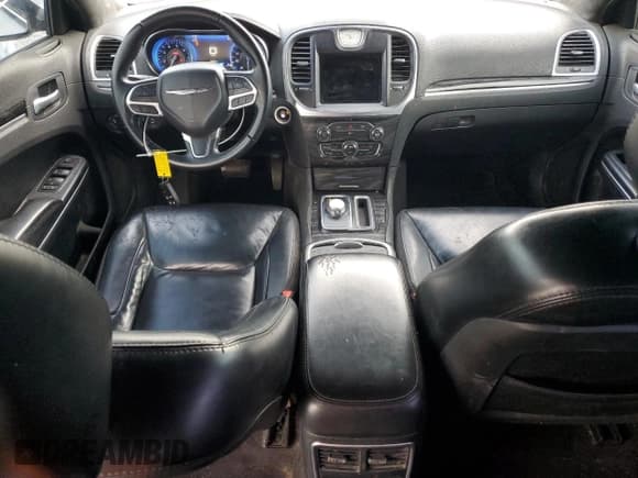 ✅ 2017 Chrysler 300 Limited • VIN: 2C3CCAAG0HH612779 • Lot: 91992535. Wystawiony na Copart z przebiegiem 167 372 mil. Bezpłatny archiwum sprzedaży aukcyjnych z USA i szczegółowy raport historii pojazdu na DreamBid. Zdjęcie 8.