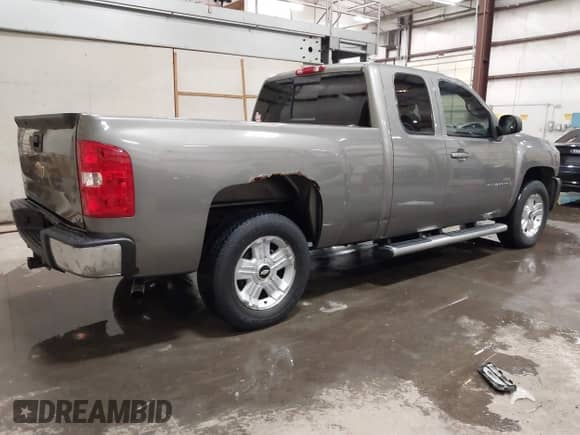 2007 Chevrolet Silverado 1500 1LT with VIN 1GCEK190X7Z522570, listed as a IAAI auction lot 43545121 with 265,464 mi miles and . Bid and sale history available at DreamBid. Image 4.