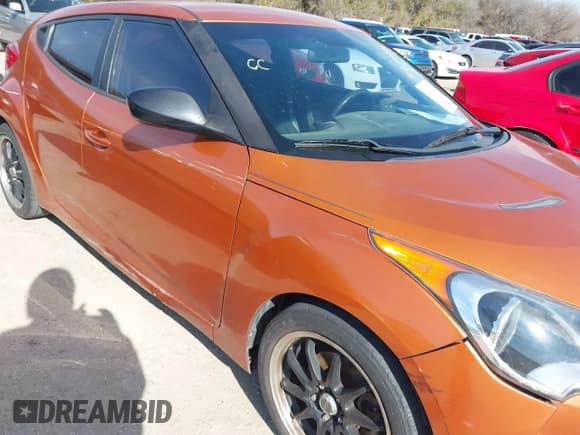 ✅ 2015 Hyundai Veloster • VIN: KMHTC6AD2FU224151 • Lot: 41280466. Wystawiony na IAAI z przebiegiem 201 271 mil. Bezpłatny archiwum sprzedaży aukcyjnych z USA i szczegółowy raport historii pojazdu na DreamBid. Zdjęcie 14.