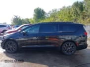 ✅ 2019 Chrysler Pacifica Limited • VIN: 2C4RC1GG1KR525620 • Lot: 43304010. Listed on IAAI with 105,945 mi. Free auction sales archive from the USA and detailed vehicle history report at DreamBid. Image 15.
