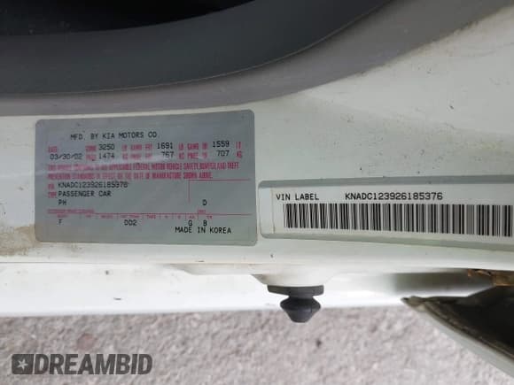 ✅ 2002 Kia Rio • VIN: KNADC123926185376 • Lot: 42027348. Wystawiony na IAAI z przebiegiem 84 893 mil. Bezpłatny archiwum sprzedaży aukcyjnych z USA i szczegółowy raport historii pojazdu na DreamBid. Zdjęcie 9.