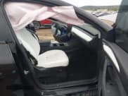 ✅ 2023 Tesla Model Y Performance • VIN: 7SAYGDEF6PF663915 • Lot: 43428082. Wystawiony na IAAI z przebiegiem 30 812 mil. Bezpłatny archiwum sprzedaży aukcyjnych z USA i szczegółowy raport historii pojazdu na DreamBid. Zdjęcie 5.