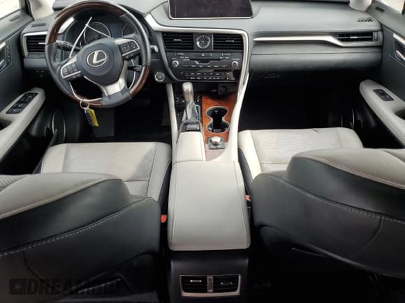 ✅ 2019 Lexus RX 350L Premium • VIN: JTJDZKCA9K2018508 • Lot: 71158325. Wystawiony na Copart z przebiegiem 101 053 mil. Bezpłatny archiwum sprzedaży aukcyjnych z USA i szczegółowy raport historii pojazdu na DreamBid. Zdjęcie 8.