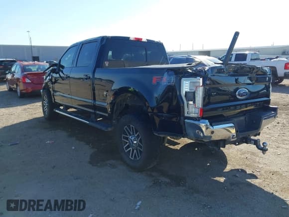 ✅ 2019 Ford F-250 XL • VIN: 1FT7W2BT5KEC30316 • Lot: 43453785. Wystawiony na IAAI z przebiegiem 225 237 mil. Bezpłatny archiwum sprzedaży aukcyjnych z USA i szczegółowy raport historii pojazdu na DreamBid. Zdjęcie 3.
