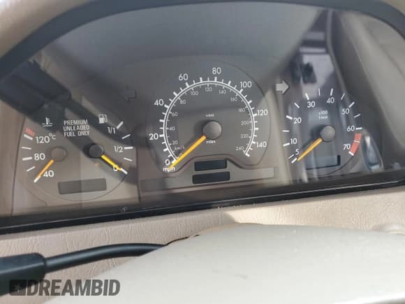 ✅ 1998 Mercedes-Benz C 230/260/280/320 • VIN: WDBHA23G4WA613941 • Lot: 46408815. Wystawiony na Copart z przebiegiem Nie podano. Bezpłatny archiwum sprzedaży aukcyjnych z USA i szczegółowy raport historii pojazdu na DreamBid. Zdjęcie 9.