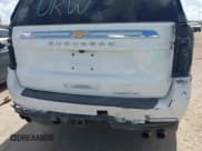 ✅ 2023 Chevrolet Suburban Premier • VIN: 1GNSKFKD5PR334706 • Lot: 43280982. Wystawiony na IAAI z przebiegiem 76 977 mil. Bezpłatny archiwum sprzedaży aukcyjnych z USA i szczegółowy raport historii pojazdu na DreamBid. Zdjęcie 20.