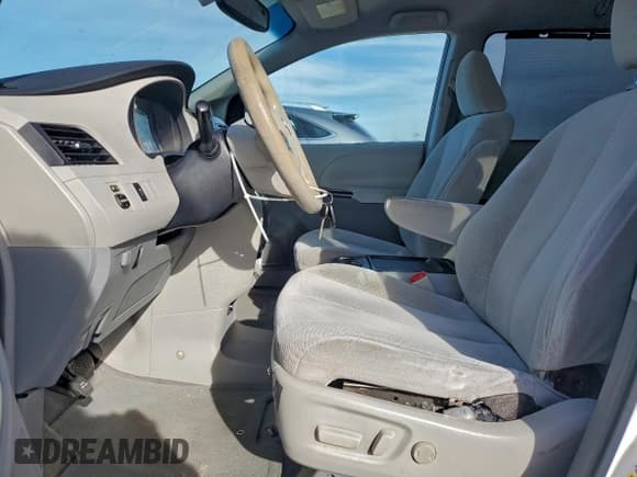 ✅ 2011 Toyota Sienna LE • VIN: 5TDKK3DC3BS071816 • Лот: 94692915. Опубликован ранее на Copart с пробегом 177 536 миль. Бесплатный доступ к архиву аукционных продаж из США и подробный отчёт об истории автомобиля на DreamBid. Изображение 7.