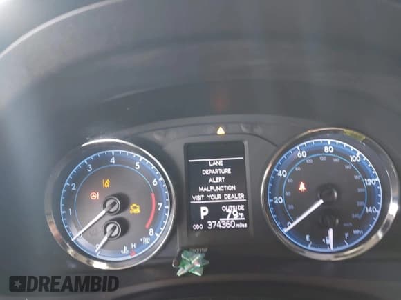 ✅ 2018 Toyota Corolla SE • VIN: 5YFBURHE1JP850129 • Lot: 43533931. Listed on IAAI with 374,360 mi. Free auction sales archive from the USA and detailed vehicle history report at DreamBid. Image 7.