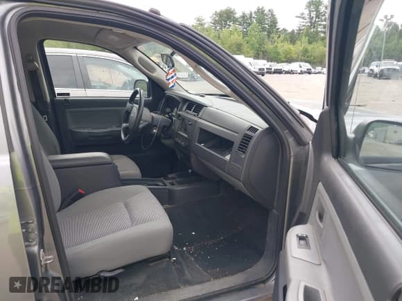 ✅ 2010 Dodge Dakota Bighorn/Lonestar • VIN: 1D7CW3GK7AS221188 • Lot: 42593420. Wystawiony na IAAI z przebiegiem 120 792 mil. Bezpłatny archiwum sprzedaży aukcyjnych z USA i szczegółowy raport historii pojazdu na DreamBid. Zdjęcie 5.